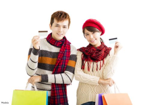 skin-care-institute-dec-2019-tulsa-ok-blog-2 skin care institute - man and woman holding gift cards and shopping bags